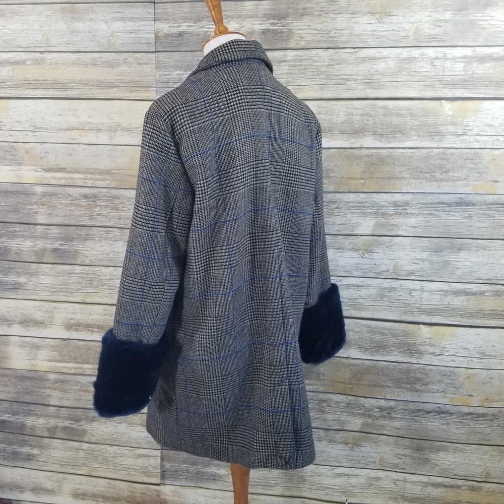 COPY - NWT Zara look alike Tartan Plaid Checked Coat with Fur Cuffs - Picture 7 of 8